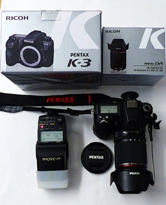 PENTAX K3 Digitalkamera, HD DA 16-85mm F3.5-5.6 DC WR, AF360FGZ, Mikro SGC-598