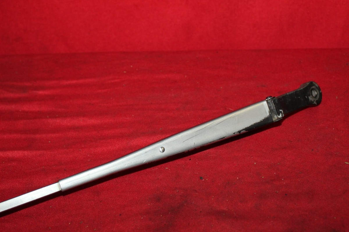 1986-1989 Nissan 300ZX Z31 Front Windshield Wiper Arm Driver