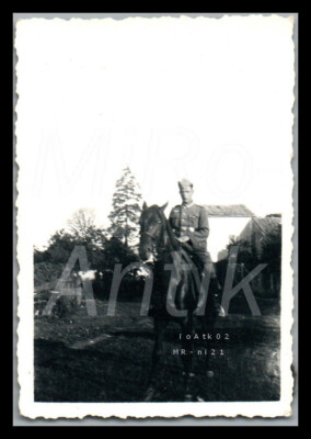 Foto, WK2, 10./A.R.129, Barbezieux/FRA, neues Pferd, Uffz. b. Einreiten b; L111L
