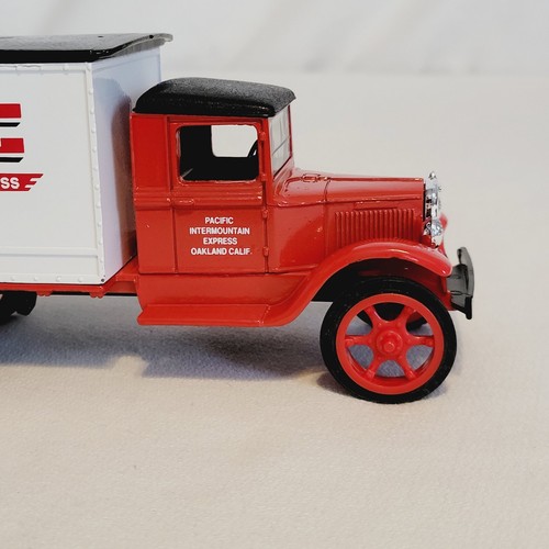 ERTL 1931 Hawkeye Motor Truck Bank with key P.I.E. Pacific Intermountain Express - Picture 9 of 24