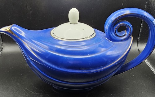 Vintage Hall China ALADDIN Teapot BLUE With Gold Trim 6 Cup White Lid Chipped - Picture 3 of 5