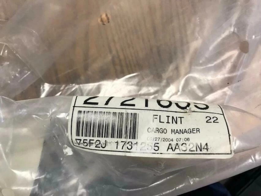 Nueva cubierta de compartimento de almacenamiento de asiento de tercera fila Ford Freestar 2005-2007 fabricante de equipos originales Foto 4 de 4