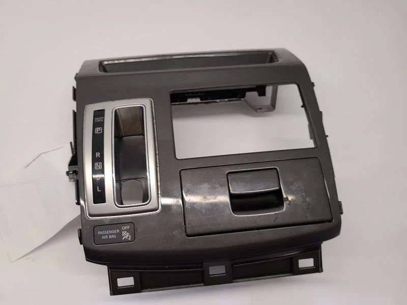 Nissan Quest 2011-2017 cambio bisel embellecedor  Foto 2 de 4