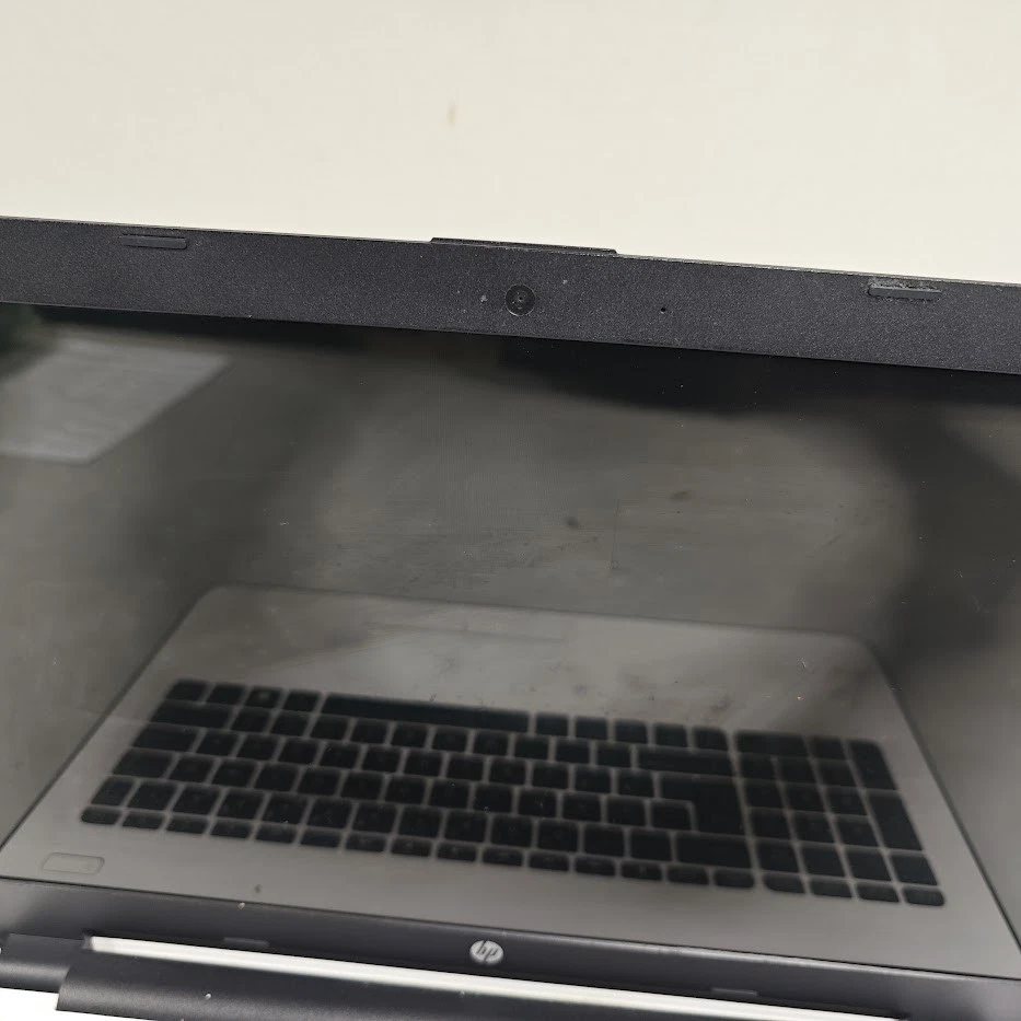 HP Laptop - AMD A8-7th Gen, Radeon R5, 8GB RAM 2TB HDD Ristrutturato, N.Windows - Immagine 3 di 4