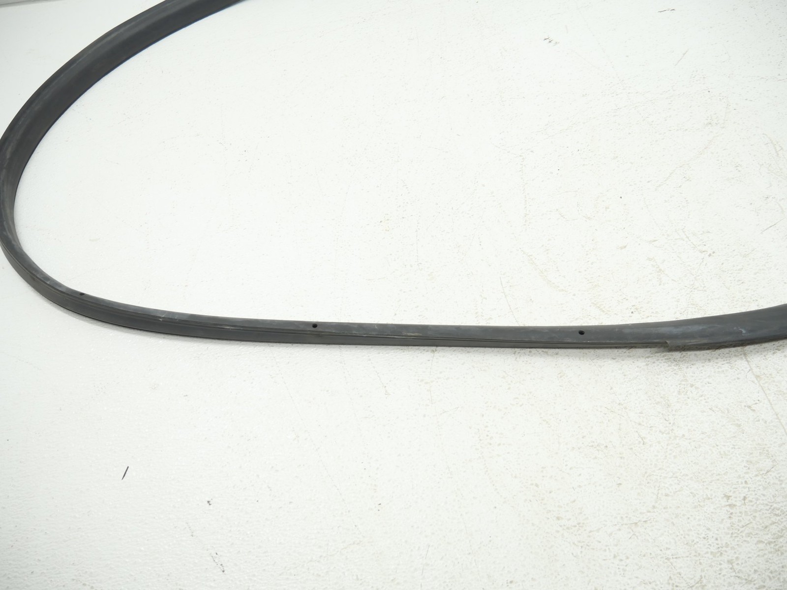 Audi R8 Spyder 2017-2023 Front Left Outer window scraper seal P/N 4S0837911