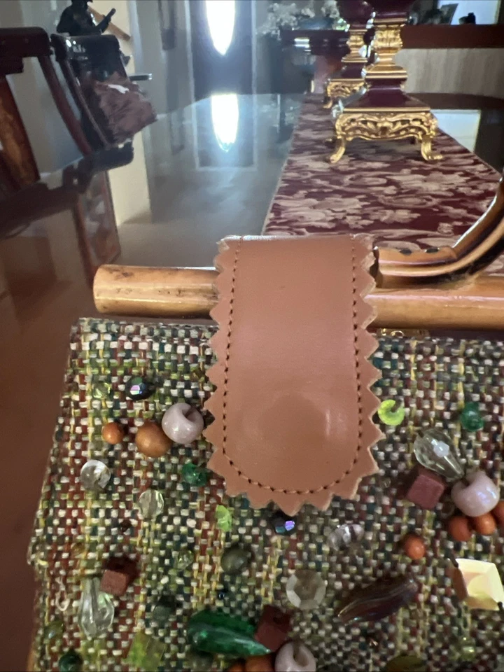 Bolso clutch vintage BCBG Maxazria multicolor diseño único con intrincados abalorios Foto 2 de 4