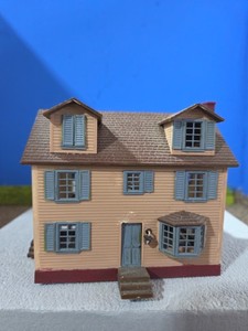 HO 2 STORY COUNTRY HOUSE HY 9