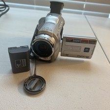 Samsung SCD23 Mini DV Digital Camcorder w/ Battery, Charger, And Case SC-D23