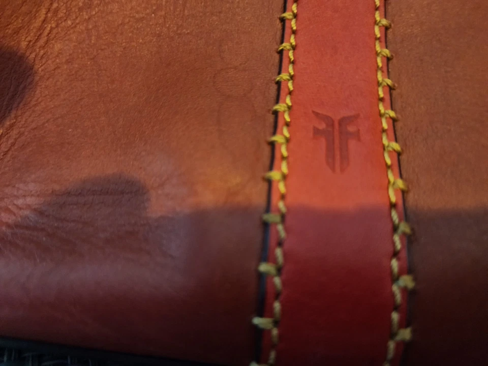 FRYE CUERO TOTE CUBO HOBO MULTICOLOR Con Costuras en Contraste Grande  Foto 4 de 4