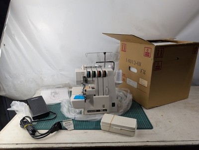 NEU Originalverpackt Singer 14U134 Overlocker Nähmaschine mit Zubehör & Anleitung