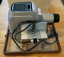 Vintage Skyline in hard case Automatic Model 85 SVE Slide Projector