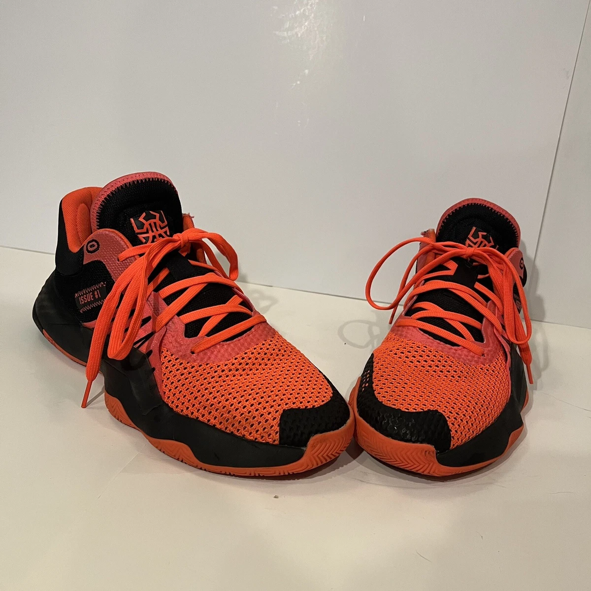 Donovan mitchell on sale orange shoes