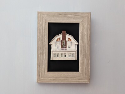 Amityville Horrorhaus Miniatur gerahmtes Modell, Wanddekoration Horror...
