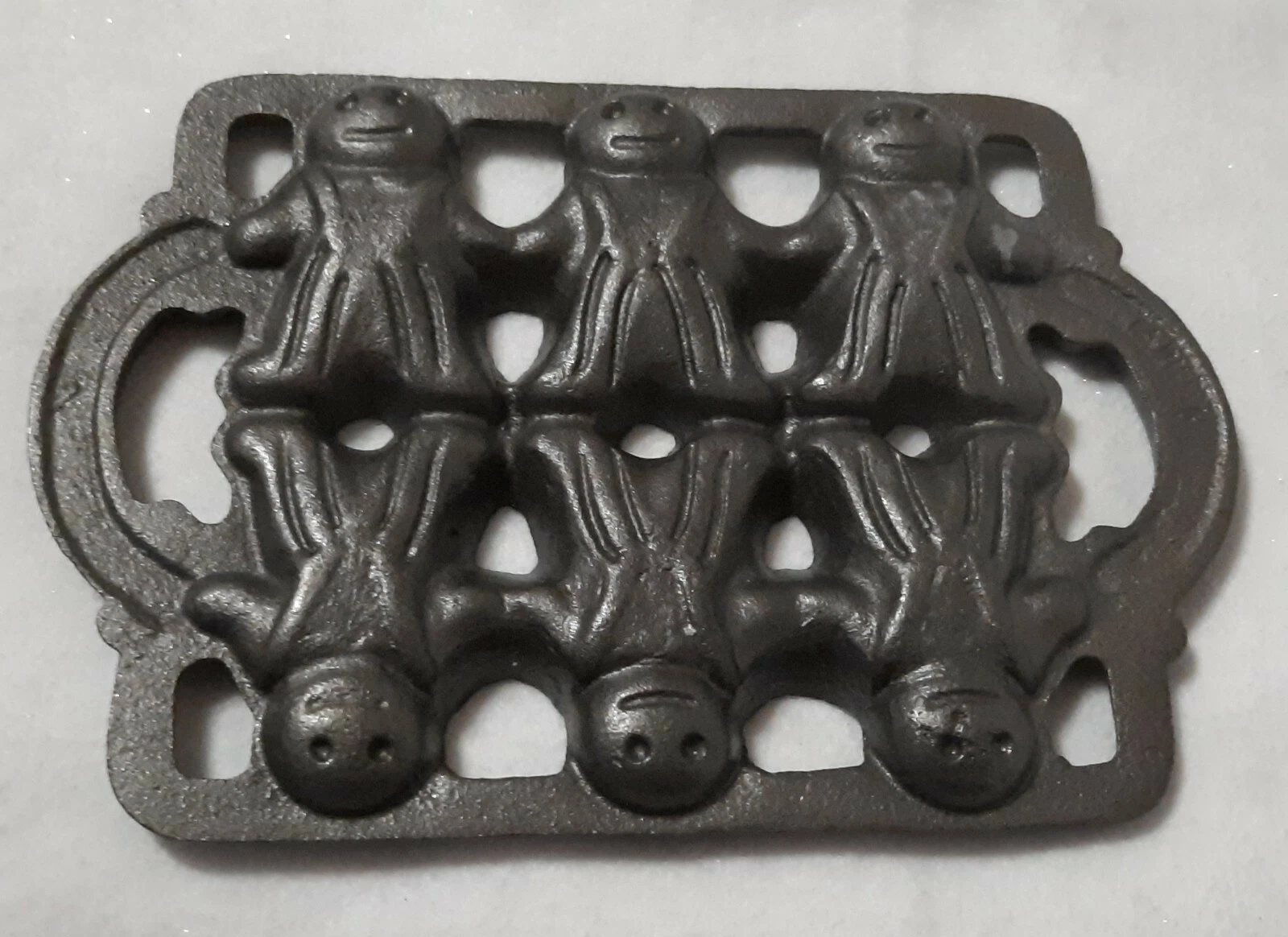 Vintage Cast Iron Mold, Gingerbread Men, Corn Bread Muffin Baking Pan