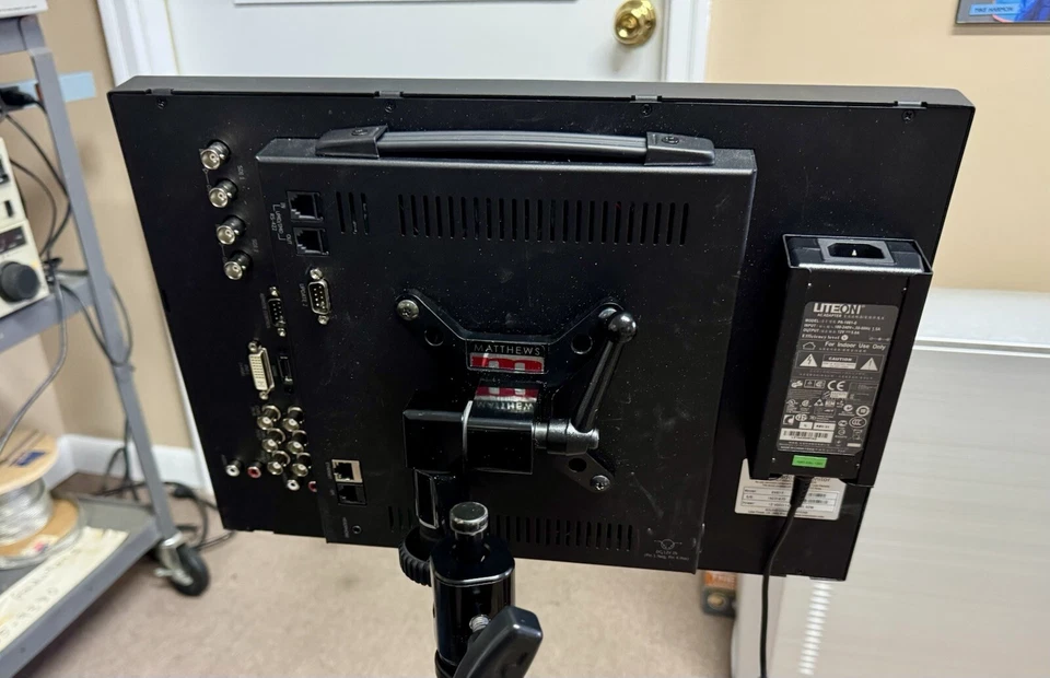 Monitor de video de difusión Boland BVB17 17" 3G HD SD HDMI DVI Foto 4 de 4