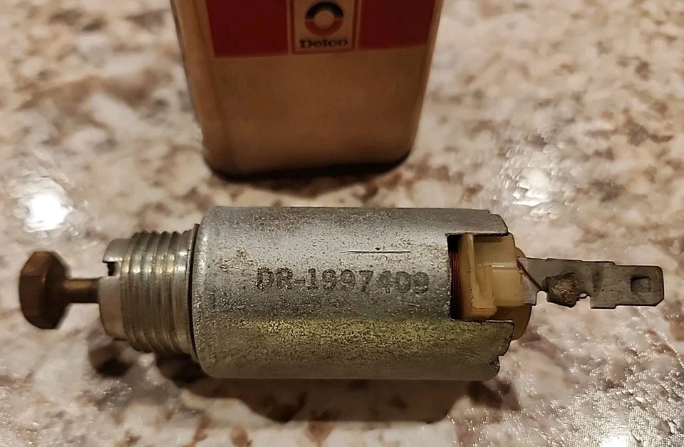 NOS GM 1997409 Carburetor Idle Stop Solenoid 1971-1978 GMC CHEVY Camaro Corvette - Imagem 2 de 4