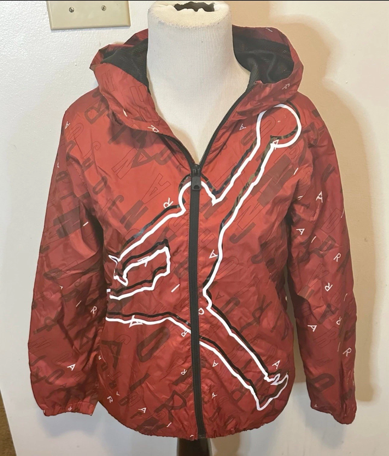Jordan Logo Kids Windbreaker Jacket in Gym Red with Hood Size Large
