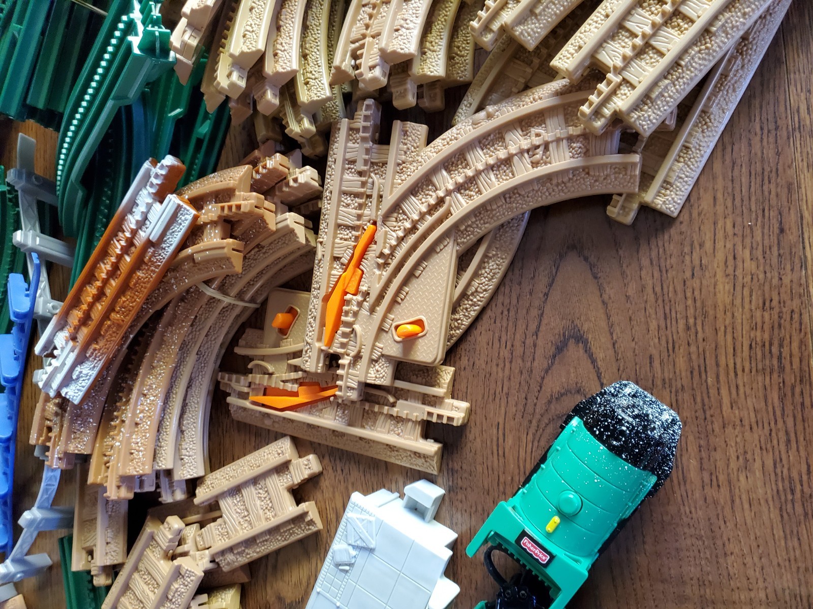 GeoTrax Trains Cars Buildings Tracks Christmas Holiday Set Toys R Us Exclusive