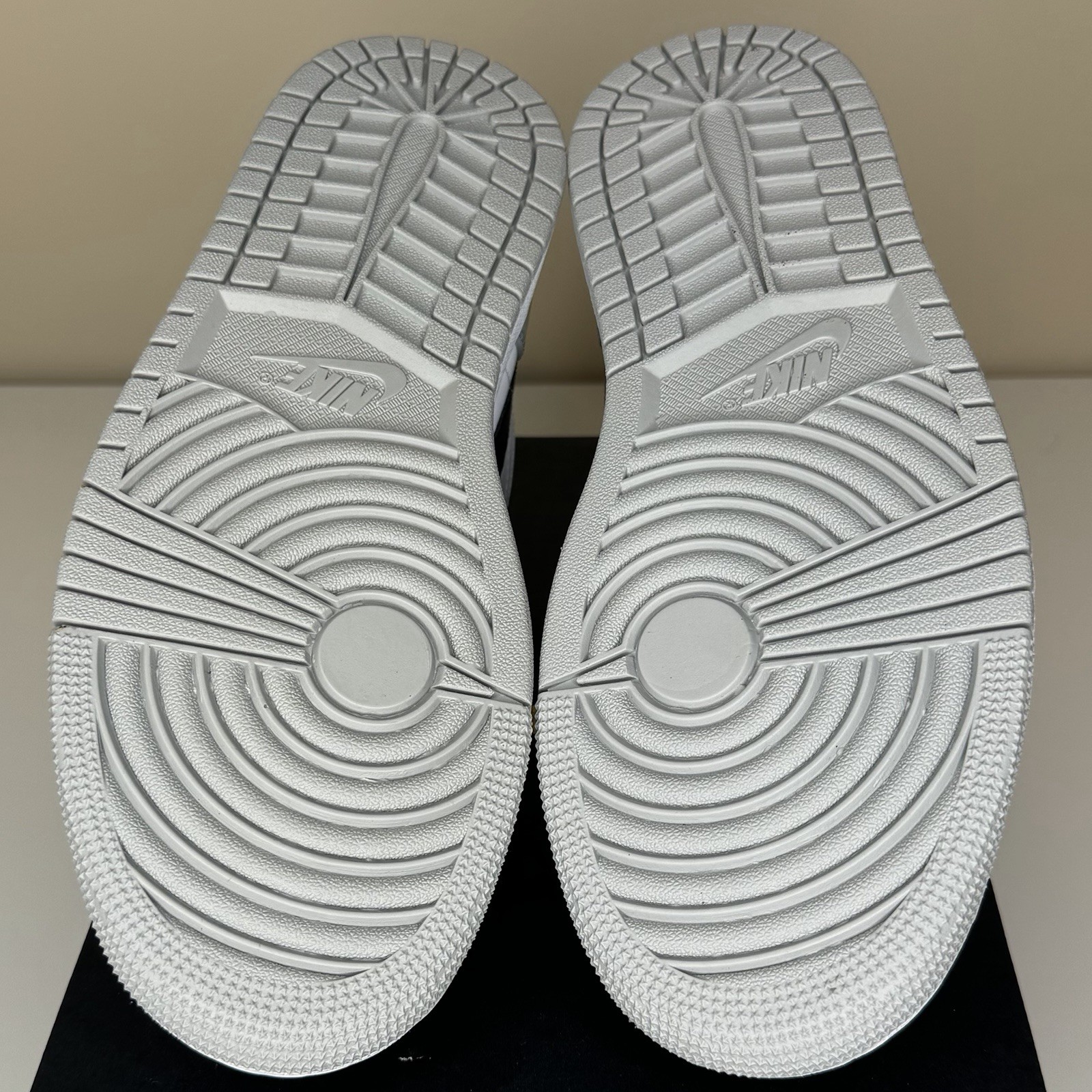 Jordan 1 Low Shadow Toe 553558 052 Size 8.5M Brand New With Box thumbnail 3