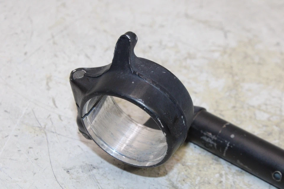 00-01 HONDA CBR929RR FABRICANTE DE EQUIPAMENTO ORIGINAL CLIPE DIREITO NO GUIDÃO - Imagem 2 de 4