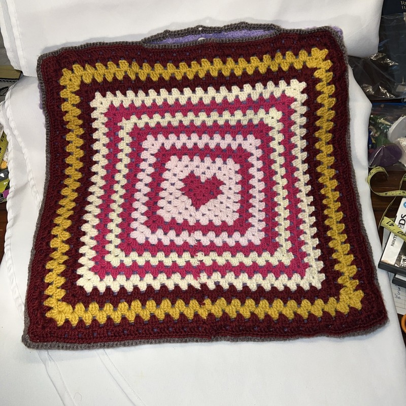 VTG VINTAGE HANDMADE CROCHET HEART GRANNY SQUARE THROW PILLOW COVER 20 x 20