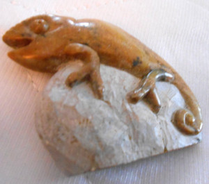 Chameleon Lizard Gecko Stone Hand Carved Serpentine Figurine Statue  2 1/3 x 2