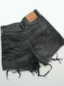 short desfiado na cintura preto