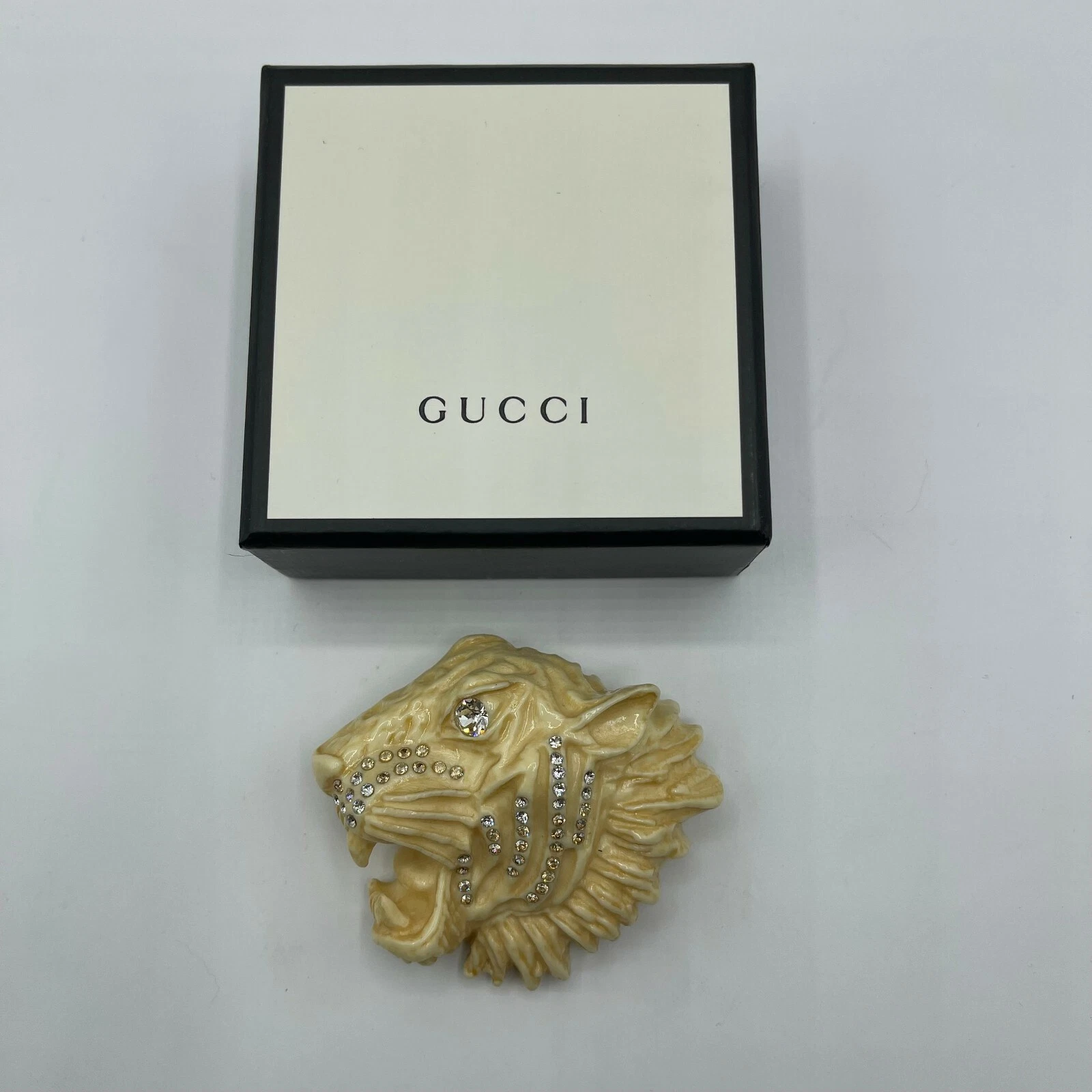 Broche tête de tigre femme Gucci résine d'ivoire rajah avec cristaux 542204 8512