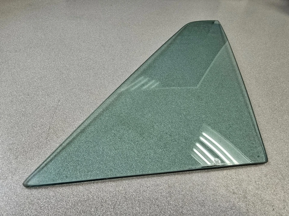 NICE USED ORIGINAL SEKURIT ESG PORSCHE 911 930 DRIVERS DOOR TINTED VENT WINDOW 3 - Изображение 2 из 4