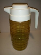 Arrow Home Products Jarra Bebida 2 Litros, Transparente con Tapa Blanca Hecha en EE. UU. PC