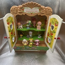 1980s Strawberry Shortcake Berry Patch Carrying Case 10 Miniature Figures