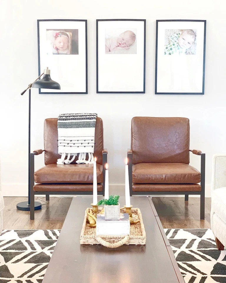 Silla Peacemaker Mid-Century moderna de cuero sintético, marrón Foto 2 de 4