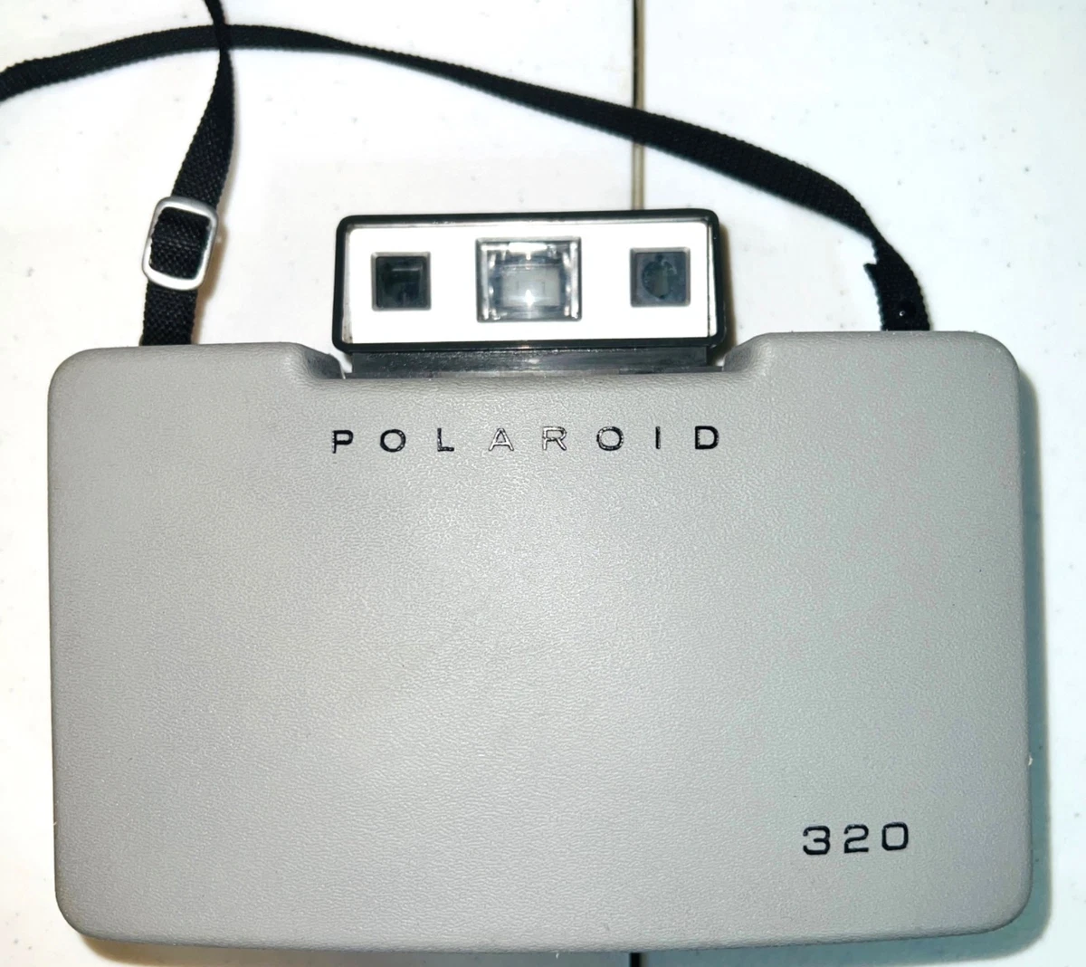 APPAREIL PHOTO VINTAGE POLAROID 320 AUTOMATIQUE LAND avec étui, flash et film Occasion | eBay