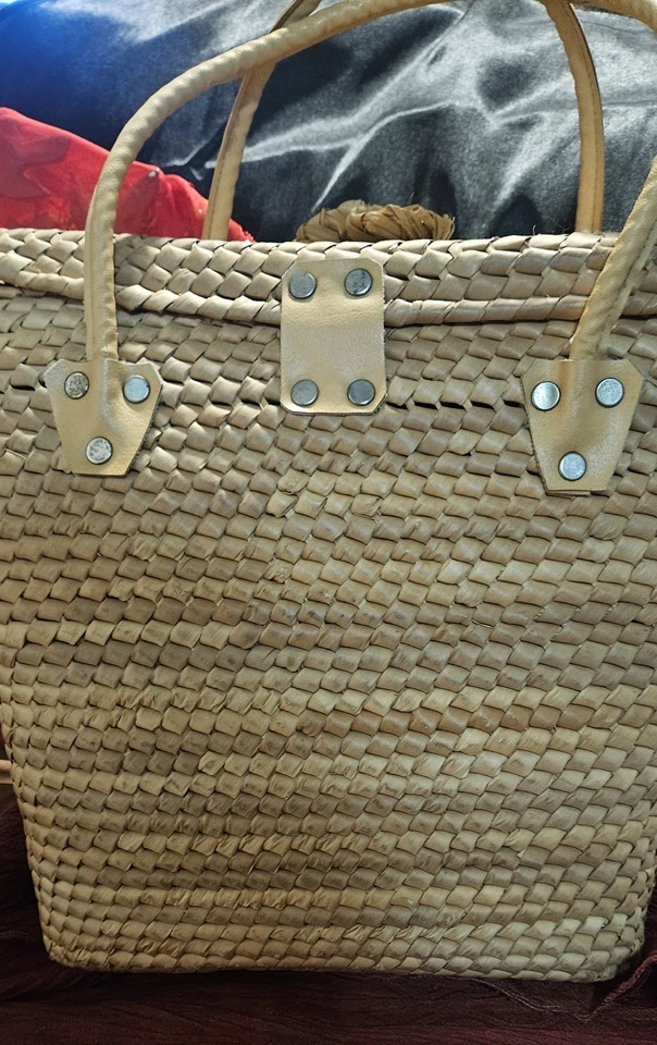 Bolso de mano cesta de paja tejido vintage con detalles florales y hojas bordados, Foto 3 de 4