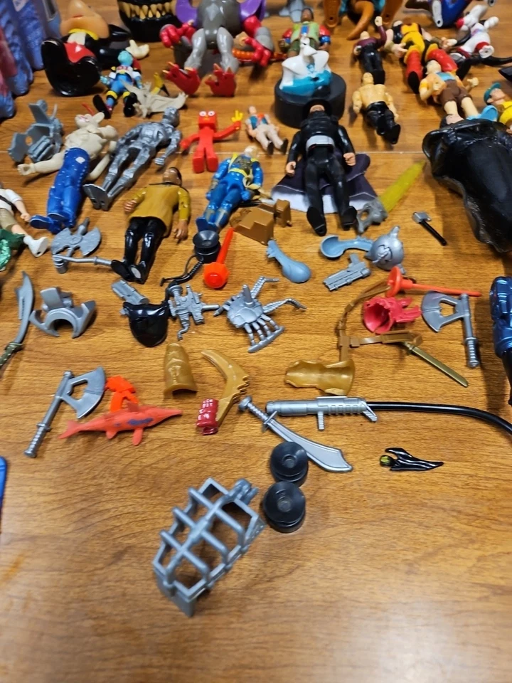 Lote mixto de juguetes vintage años 80, 90 figuras de acción armas accesorios piezas Foto 3 de 4