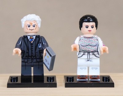 Stranger Things Eleven & Dr Martin Brenner Papa Minifigure 2 Pack / New