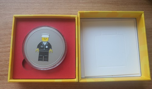 Lego coin Policeman -2025 Lego store Korea Silver membership, exclusive & rare!! - Zdjęcie 4 z 6