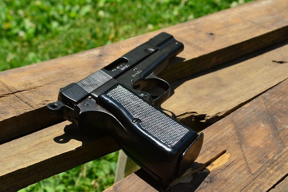 Browning Hi-Power Deluxe レプリカ Browning-Hi-Power-Replica-Pistol
