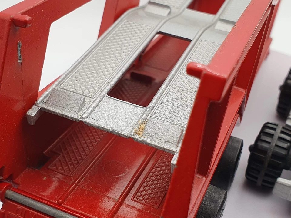 Bisarca Car Transporter Matchbox 1/50 Rosso - Immagine 3 di 3