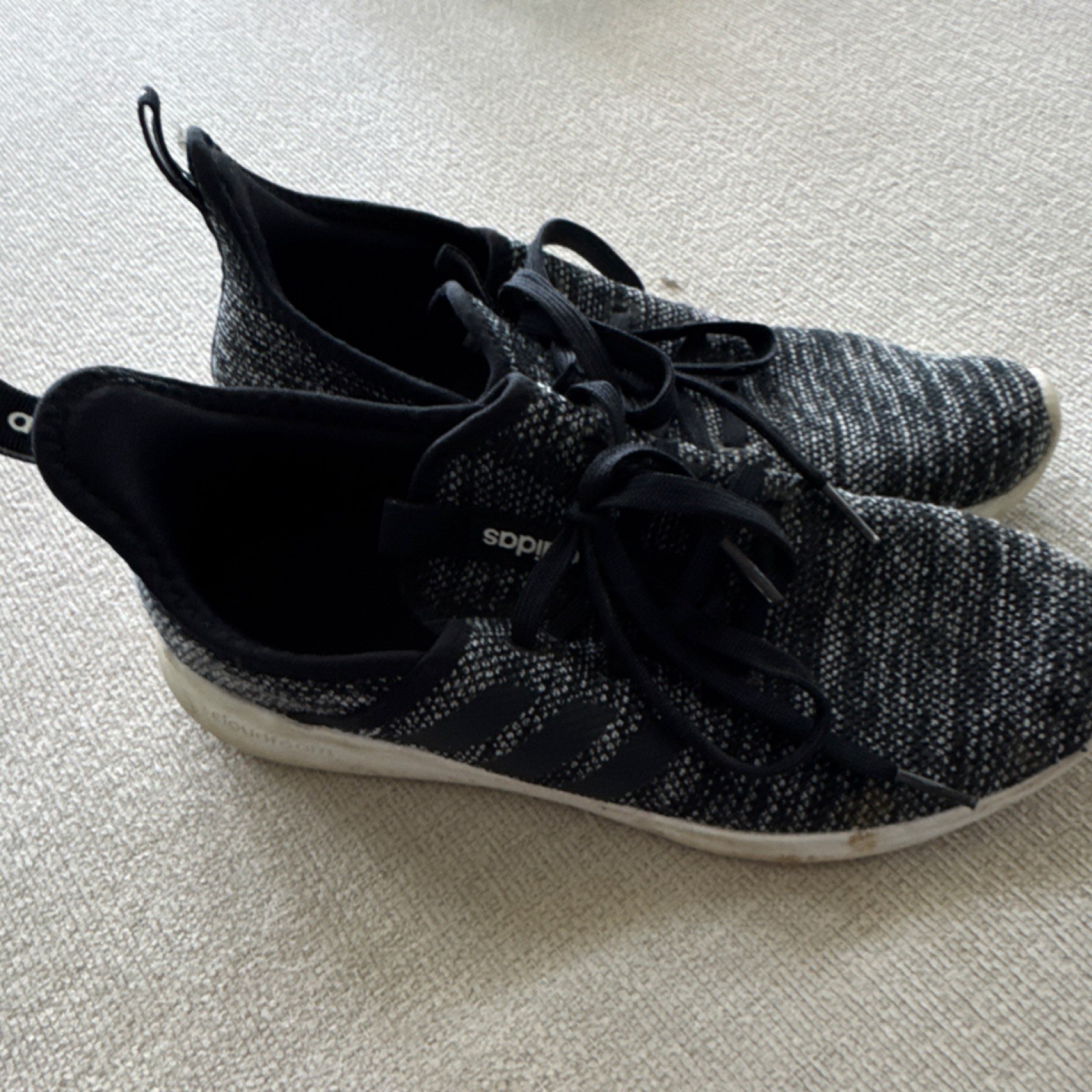adidas Men's Black Gray White Flecked Knit Lace Up Low Top Sneakers