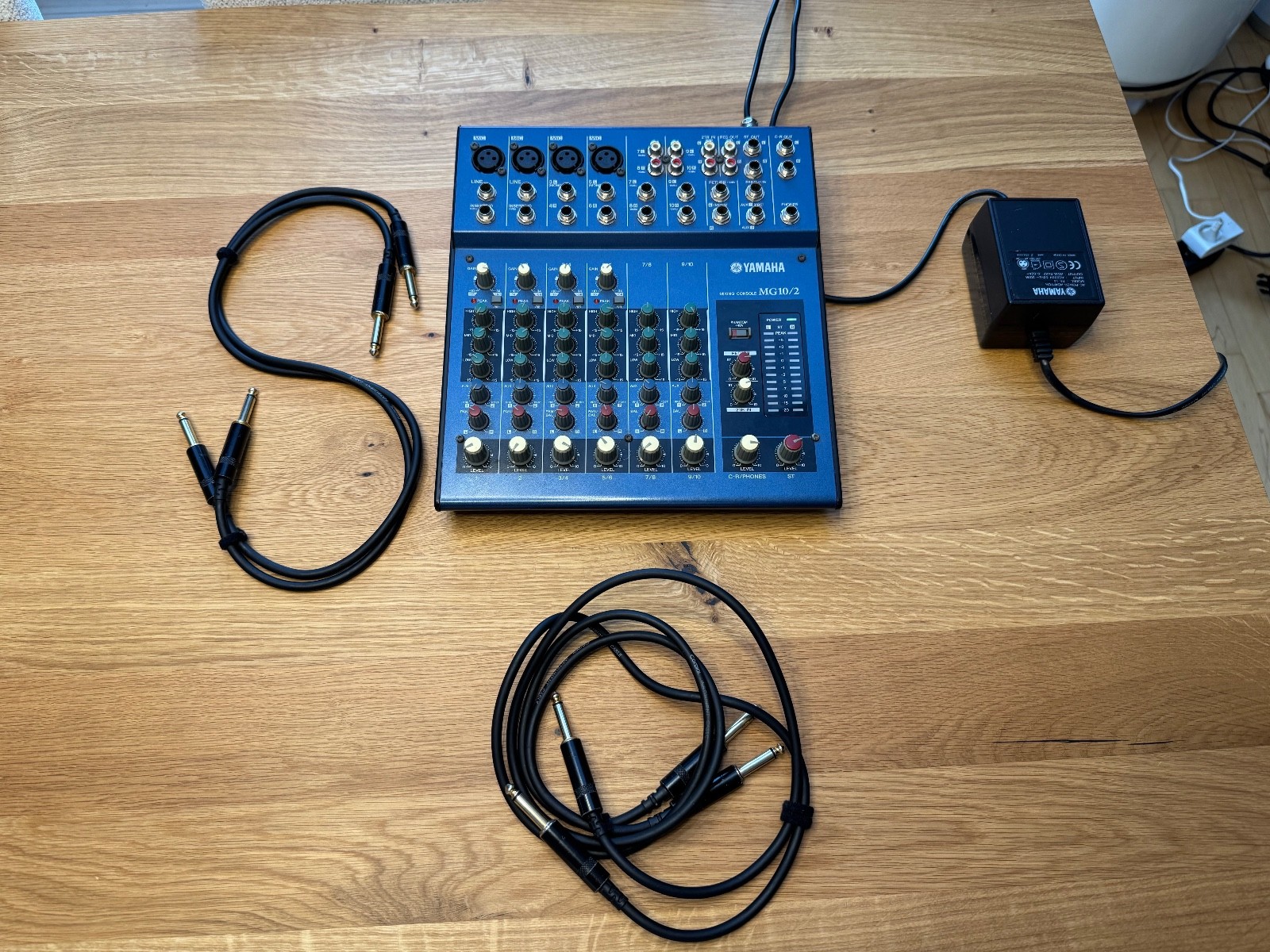 YAMAHA MG10/2 Mischpult Compact Audio Mixer inkl. PA-10 Netzteil