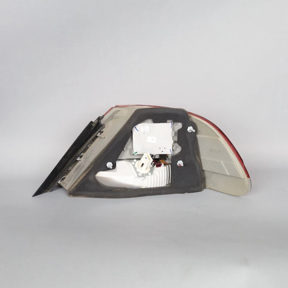 Luz trasera izquierda BMW 750i 760i 2006-2008 63216938515 OEM usada Foto 4 de 4