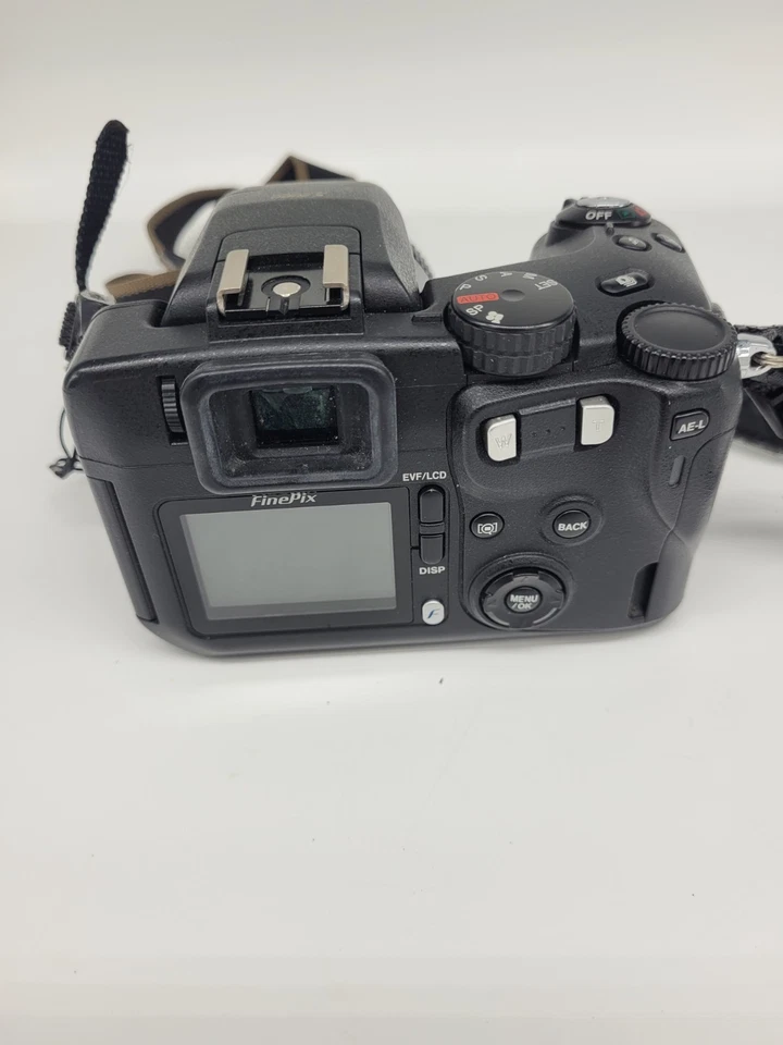 Fujifilm FinePix S7000 Digital Camera Sold As Spares Or Repairs Please Read - Image 4 of 4
