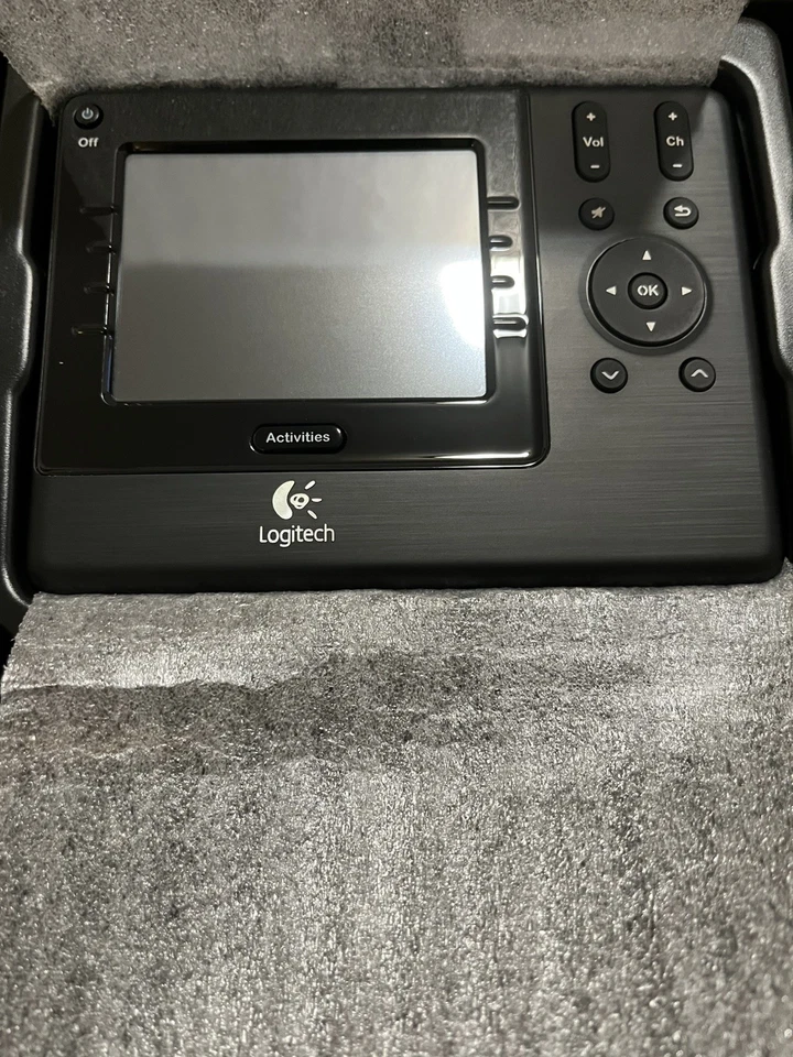 NUEVA CAJA ABIERTA Logitech Harmony 1100 Inalámbrico Pantalla Táctil Control Remoto Universal Foto 2 de 4