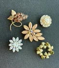 Beautiful 5 Piece VIntage Costume Jewelry Lot Rhinestone Brooch Brooches