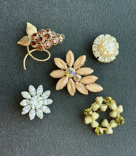 Beautiful 5 Piece VIntage Costume Jewelry Lot Rhinestone Brooch Brooches