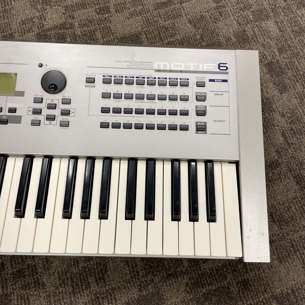YAMAHA MOTIF6 シンセサイザー 61キー YAMAHA MOTIF6 シンセサイザー 61キー