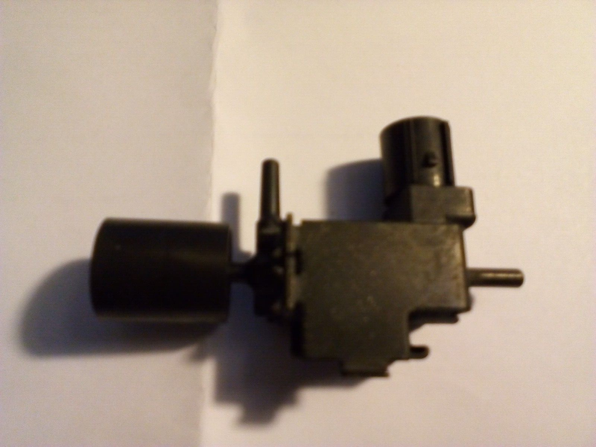 1998-1999 Honda Accord DENSO OEM Solenoid Valve VSV 084860