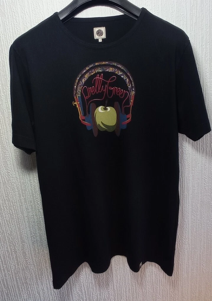 pretty green black paisley t shirt