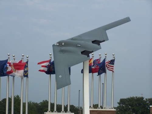 B-2 SPIRIT BOMBARDERO SIGILOSO SOLAPA SOMBRERO PIN UP PRIMER VUELO FUERZA AÉREA DE EE. UU. TRIPULACIÓN PILOTO 1 - Imagen 17 de 24